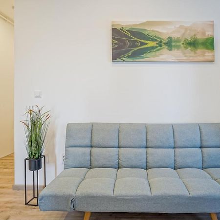 Bright Apartments Moments Away From Herastrau Park, Mall And Metro Букурещ Екстериор снимка