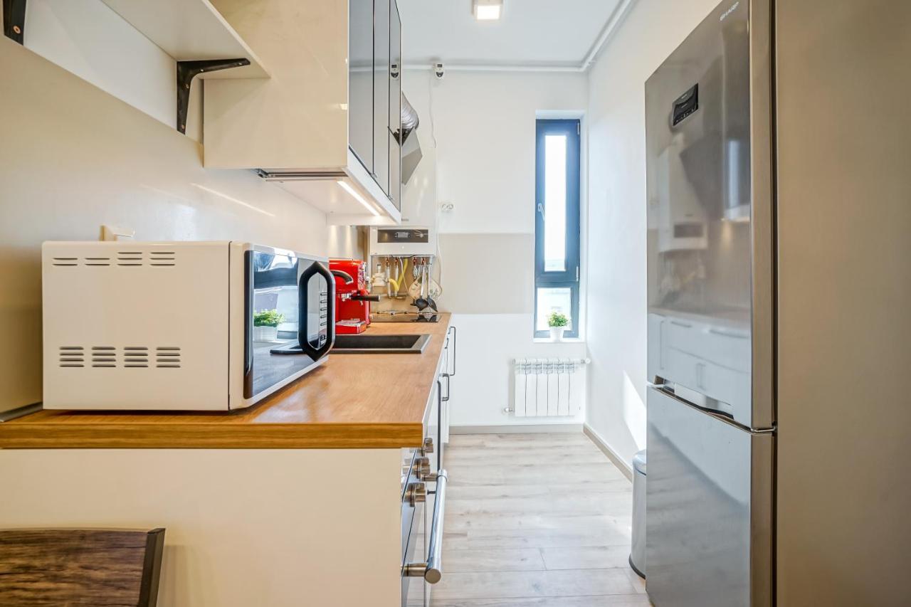 Bright Apartments Moments Away From Herastrau Park, Mall And Metro Букурещ Екстериор снимка