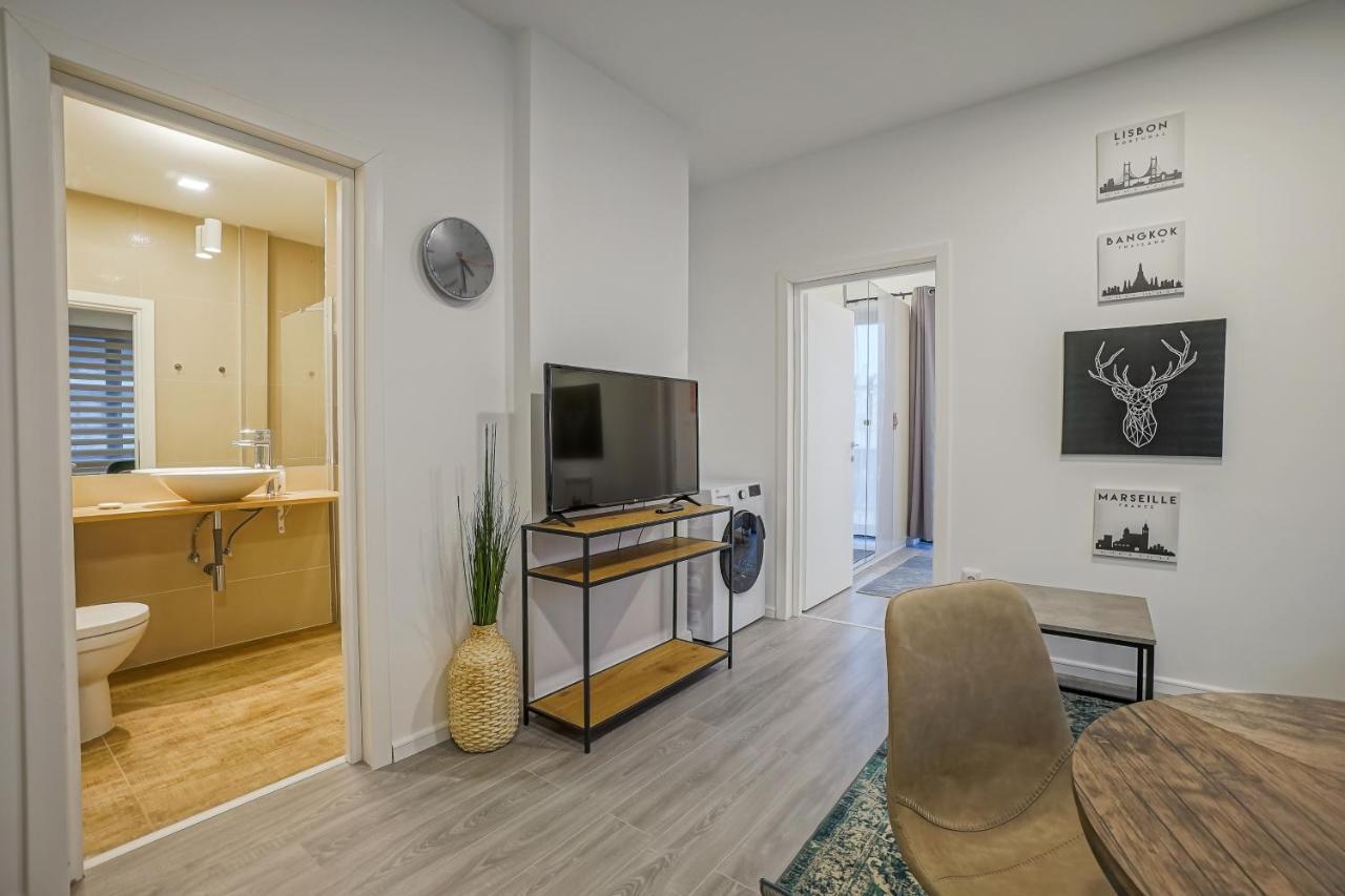 Bright Apartments Moments Away From Herastrau Park, Mall And Metro Букурещ Екстериор снимка