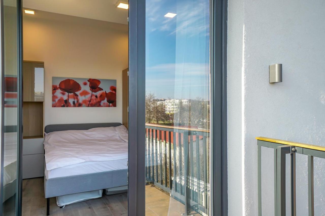 Bright Apartments Moments Away From Herastrau Park, Mall And Metro Букурещ Екстериор снимка