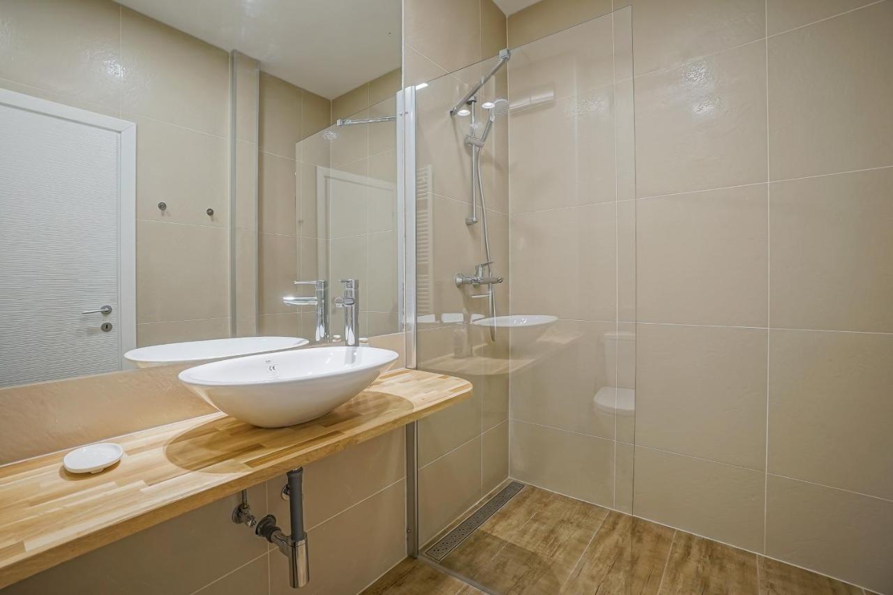 Bright Apartments Moments Away From Herastrau Park, Mall And Metro Букурещ Екстериор снимка