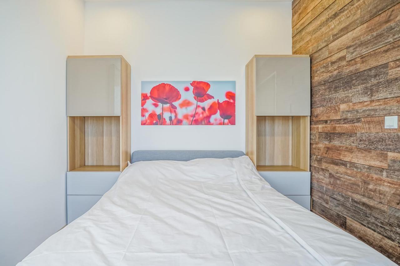 Bright Apartments Moments Away From Herastrau Park, Mall And Metro Букурещ Екстериор снимка
