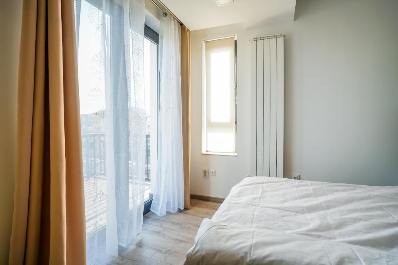 Bright Apartments Moments Away From Herastrau Park, Mall And Metro Букурещ Екстериор снимка