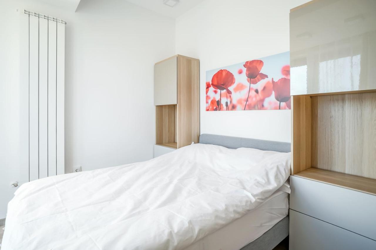 Bright Apartments Moments Away From Herastrau Park, Mall And Metro Букурещ Екстериор снимка