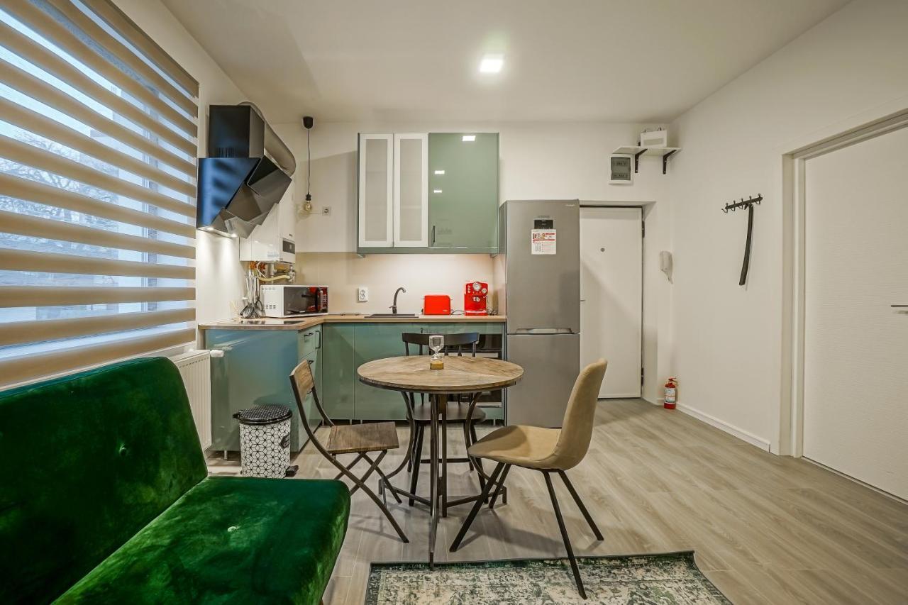 Bright Apartments Moments Away From Herastrau Park, Mall And Metro Букурещ Екстериор снимка