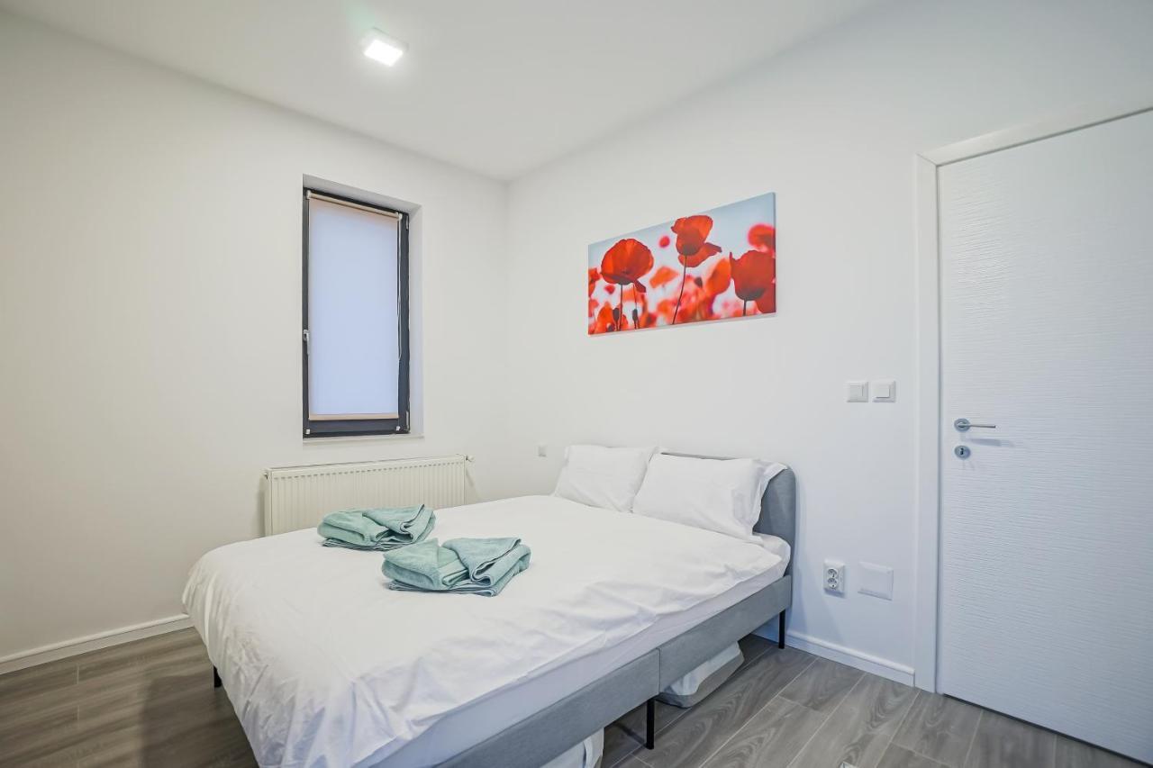 Bright Apartments Moments Away From Herastrau Park, Mall And Metro Букурещ Екстериор снимка