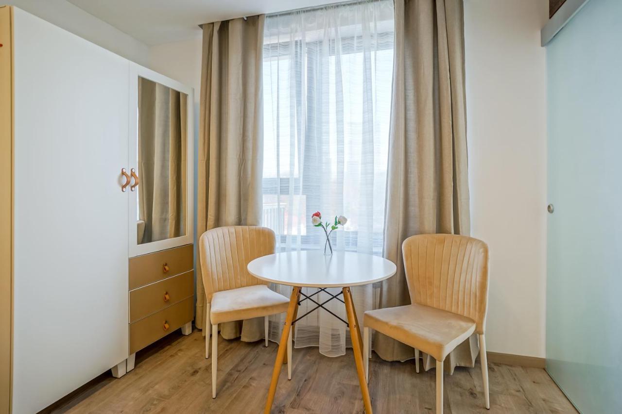Bright Apartments Moments Away From Herastrau Park, Mall And Metro Букурещ Екстериор снимка