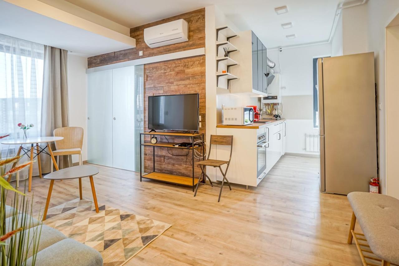 Bright Apartments Moments Away From Herastrau Park, Mall And Metro Букурещ Екстериор снимка
