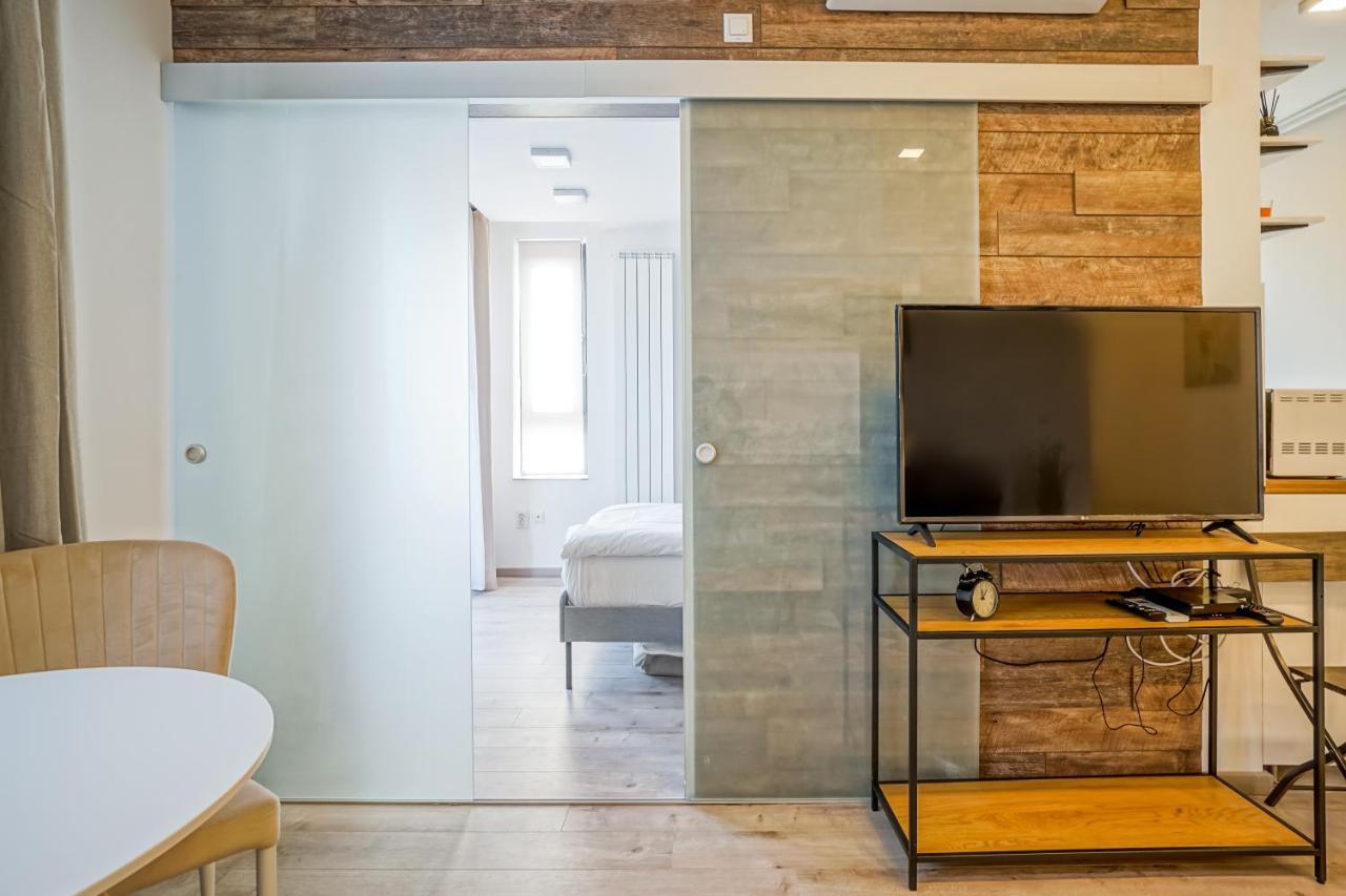 Bright Apartments Moments Away From Herastrau Park, Mall And Metro Букурещ Екстериор снимка