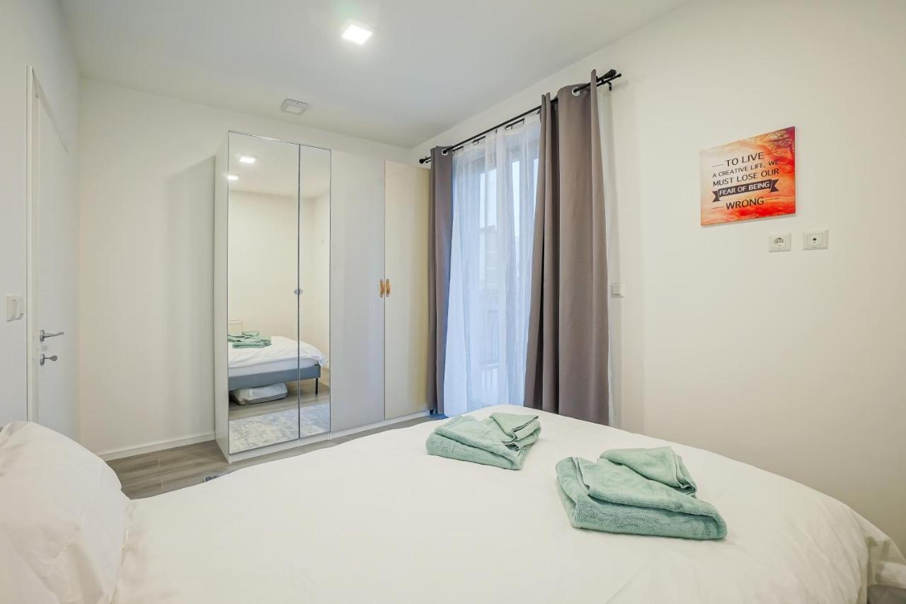 Bright Apartments Moments Away From Herastrau Park, Mall And Metro Букурещ Екстериор снимка