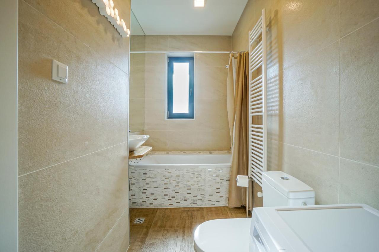 Bright Apartments Moments Away From Herastrau Park, Mall And Metro Букурещ Екстериор снимка