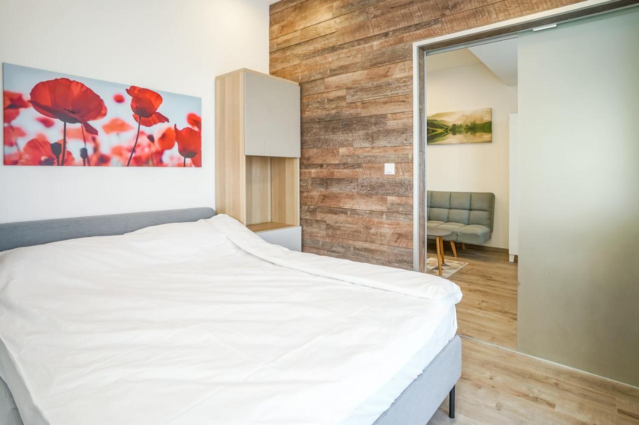Bright Apartments Moments Away From Herastrau Park, Mall And Metro Букурещ Екстериор снимка