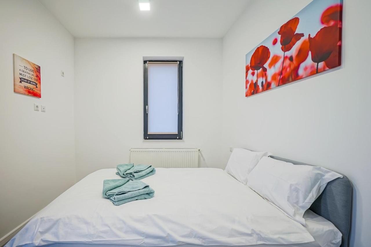 Bright Apartments Moments Away From Herastrau Park, Mall And Metro Букурещ Екстериор снимка