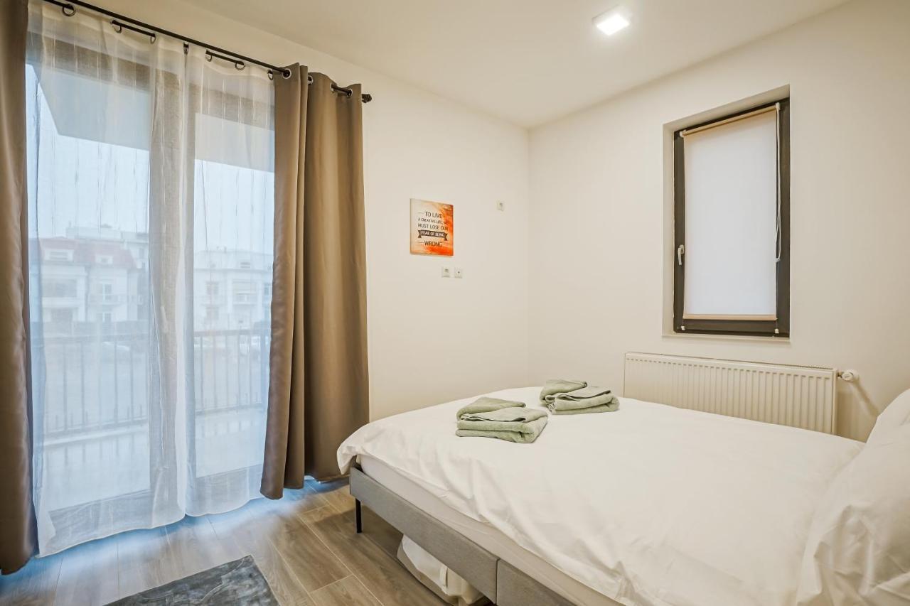 Bright Apartments Moments Away From Herastrau Park, Mall And Metro Букурещ Екстериор снимка